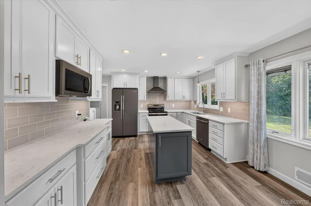 3 Shorecrest Circle Village Of Grosse Pointe Shores City MI 48236