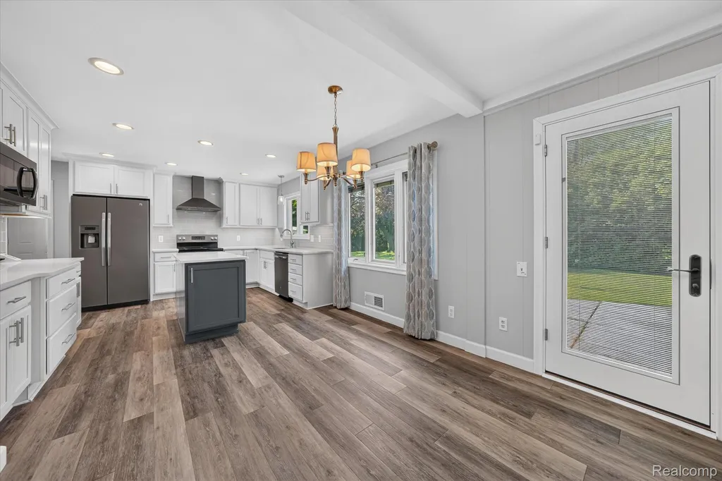 3 Shorecrest Circle Village Of Grosse Pointe Shores City MI 48236
