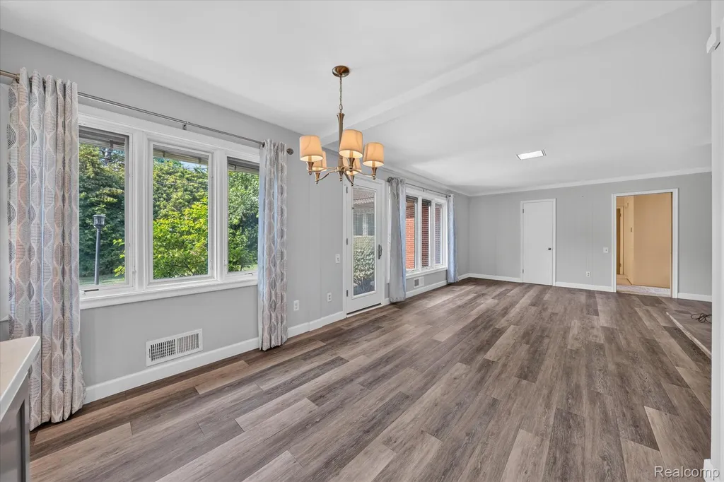 3 Shorecrest Circle Village Of Grosse Pointe Shores City MI 48236