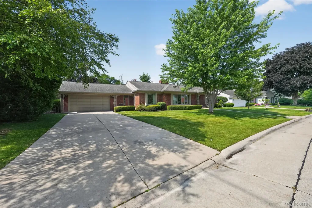 3 Shorecrest Circle Village Of Grosse Pointe Shores City MI 48236