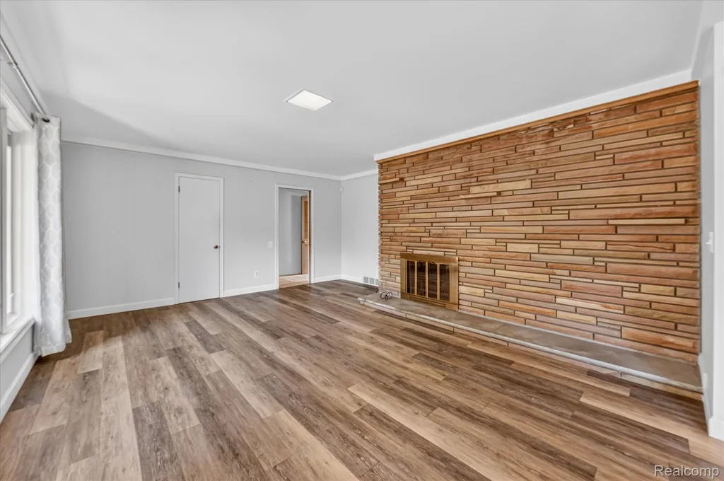 3 Shorecrest Circle Village Of Grosse Pointe Shores City MI 48236