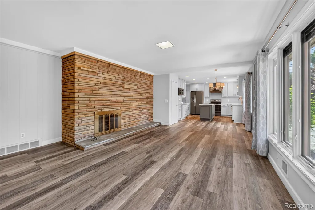 3 Shorecrest Circle Village Of Grosse Pointe Shores City MI 48236