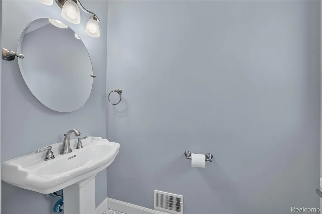 3 Shorecrest Circle Village Of Grosse Pointe Shores City MI 48236
