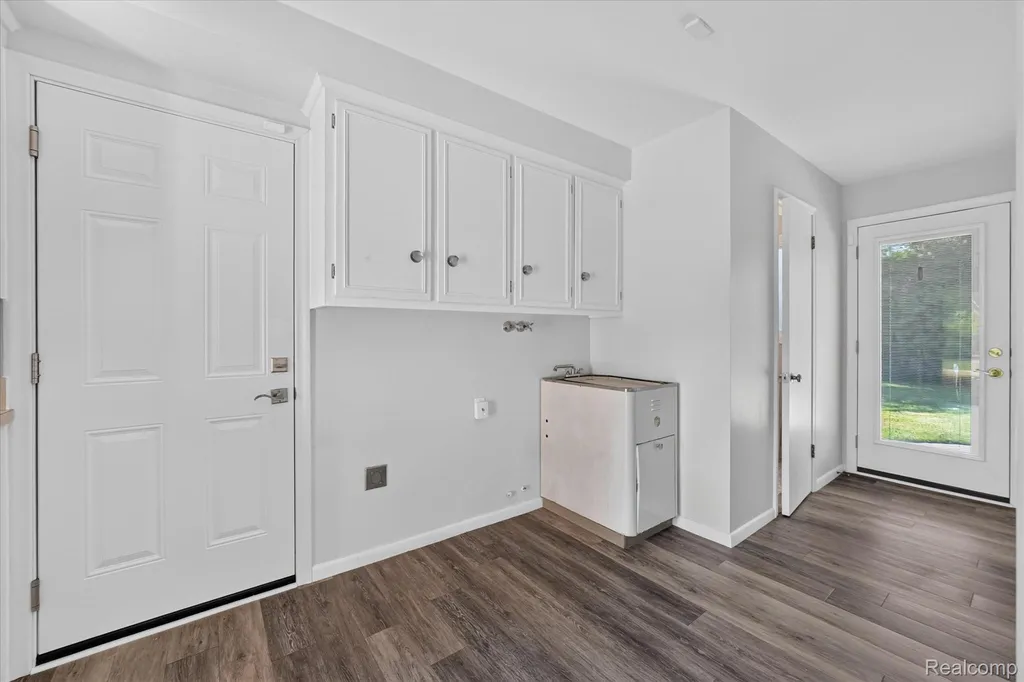 3 Shorecrest Circle Village Of Grosse Pointe Shores City MI 48236
