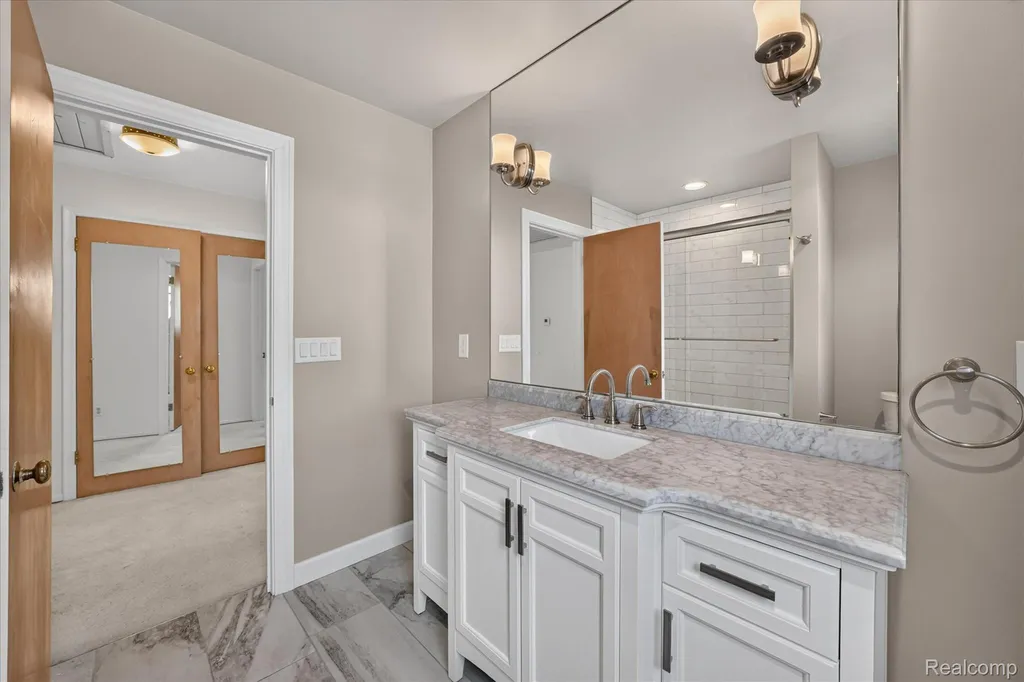 3 Shorecrest Circle Village Of Grosse Pointe Shores City MI 48236