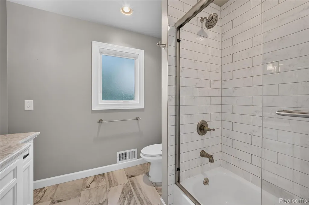 3 Shorecrest Circle Village Of Grosse Pointe Shores City MI 48236