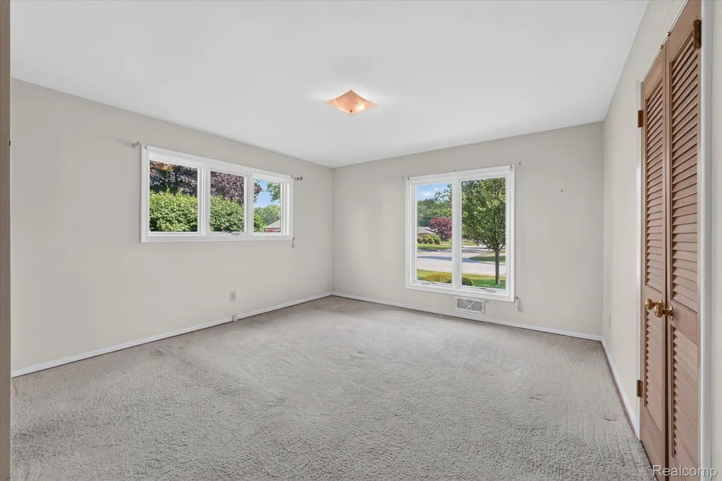 3 Shorecrest Circle Village Of Grosse Pointe Shores City MI 48236
