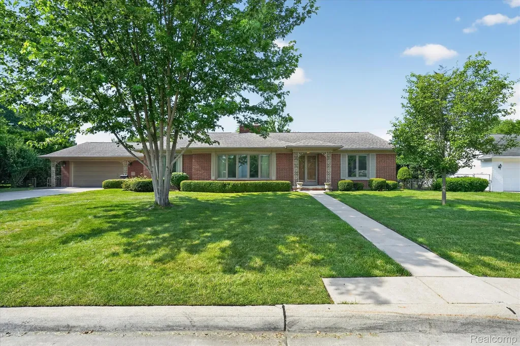 3 Shorecrest Circle Village Of Grosse Pointe Shores City MI 48236