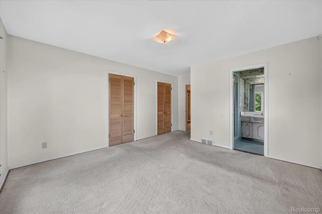 3 Shorecrest Circle Village Of Grosse Pointe Shores City MI 48236