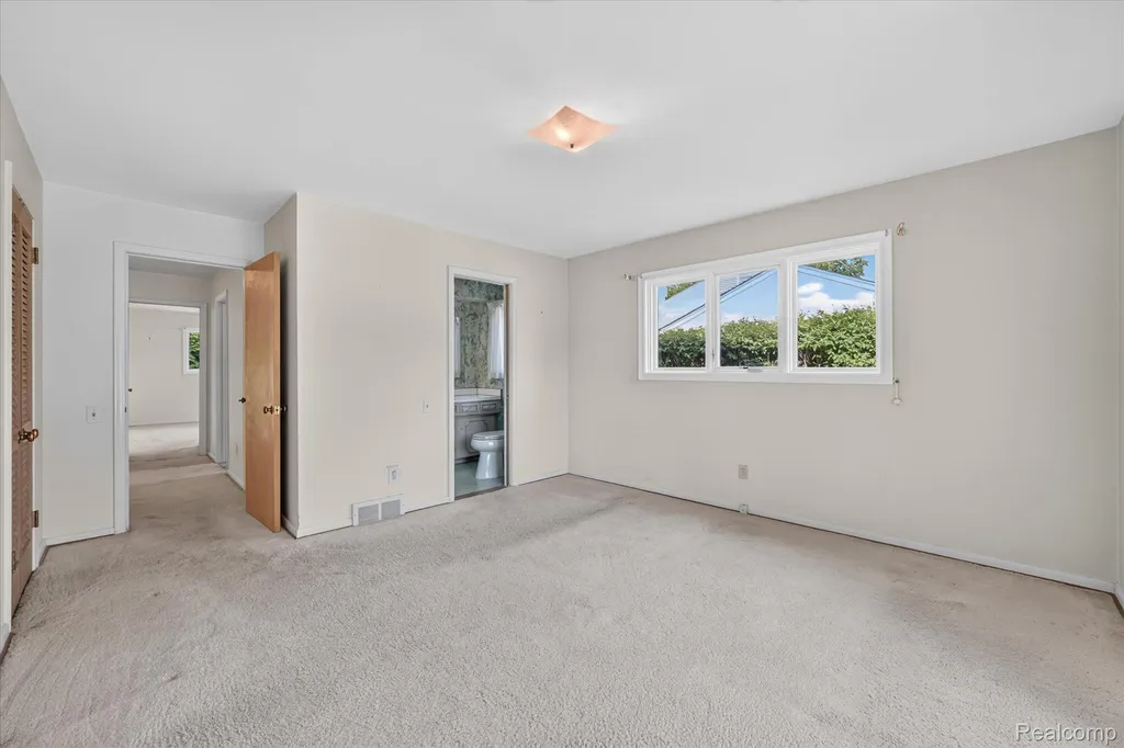 3 Shorecrest Circle Village Of Grosse Pointe Shores City MI 48236