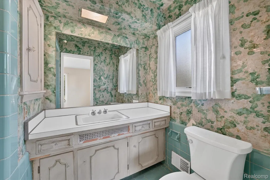 3 Shorecrest Circle Village Of Grosse Pointe Shores City MI 48236