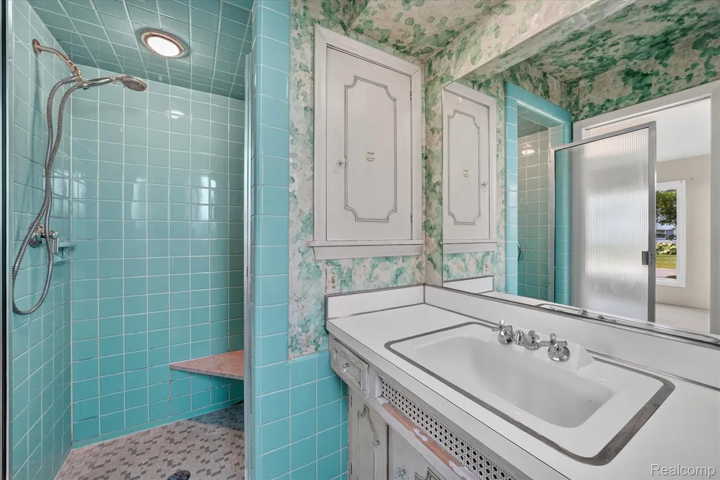 3 Shorecrest Circle Village Of Grosse Pointe Shores City MI 48236