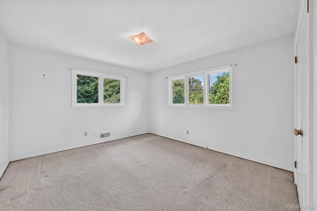3 Shorecrest Circle Village Of Grosse Pointe Shores City MI 48236