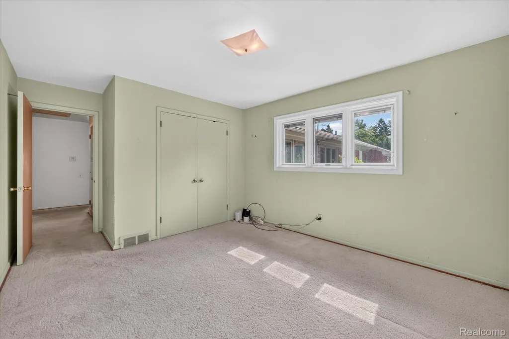 3 Shorecrest Circle Village Of Grosse Pointe Shores City MI 48236