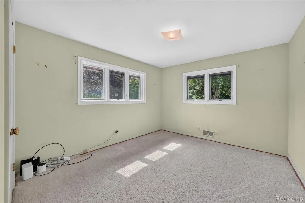 3 Shorecrest Circle Village Of Grosse Pointe Shores City MI 48236