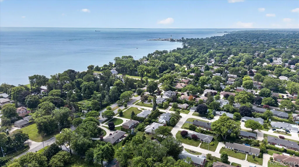 3 Shorecrest Circle Village Of Grosse Pointe Shores City MI 48236