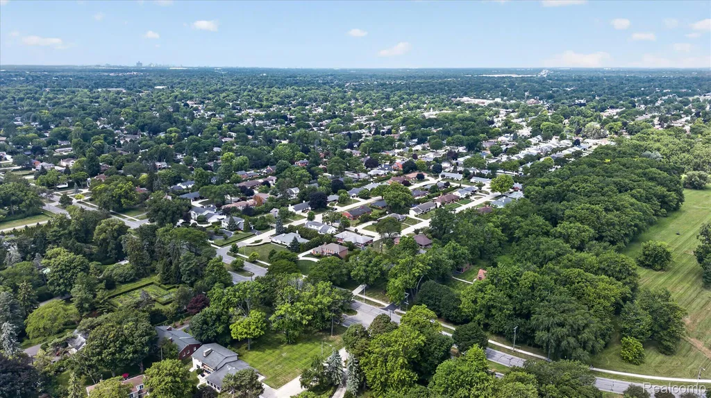3 Shorecrest Circle Village Of Grosse Pointe Shores City MI 48236