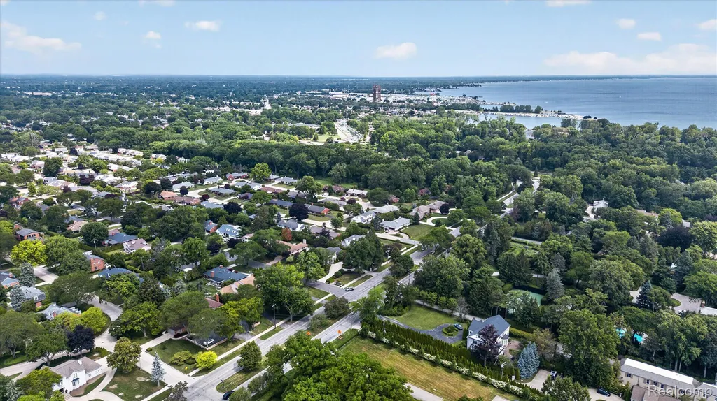 3 Shorecrest Circle Village Of Grosse Pointe Shores City MI 48236
