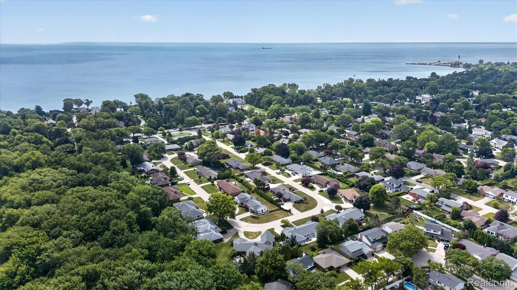 3 Shorecrest Circle Village Of Grosse Pointe Shores City MI 48236