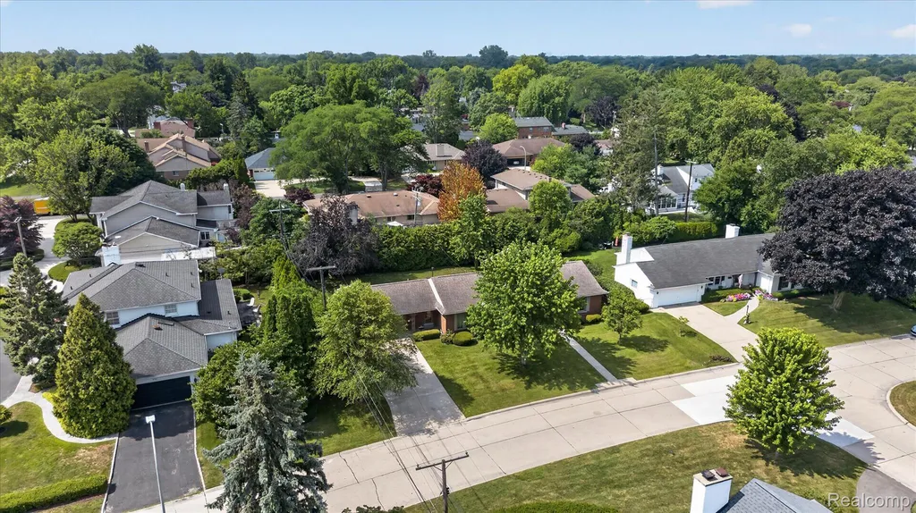 3 Shorecrest Circle Village Of Grosse Pointe Shores City MI 48236