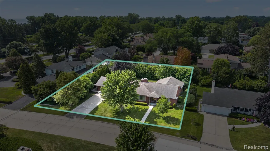 3 Shorecrest Circle Village Of Grosse Pointe Shores City MI 48236