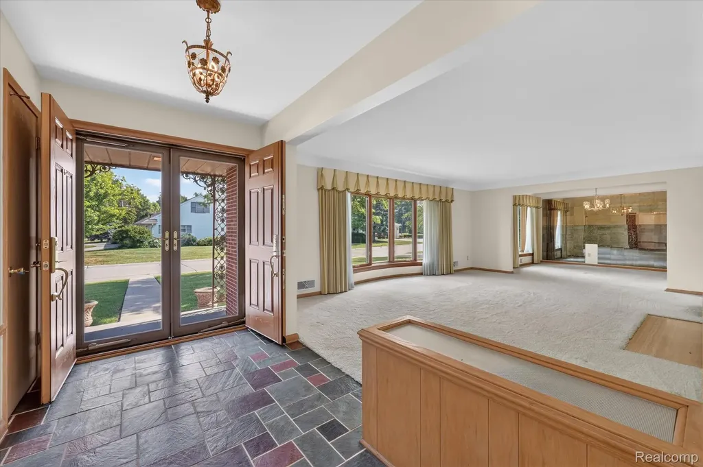 3 Shorecrest Circle Village Of Grosse Pointe Shores City MI 48236