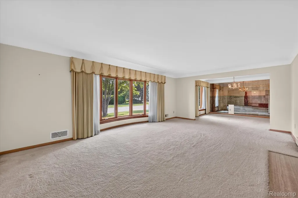 3 Shorecrest Circle Village Of Grosse Pointe Shores City MI 48236