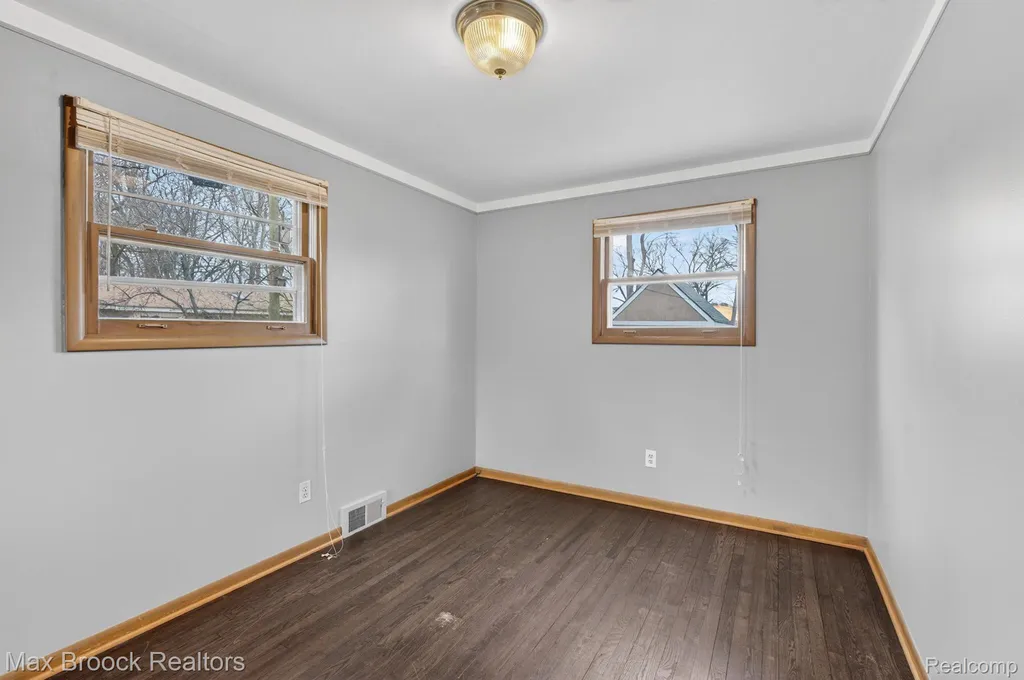 9024 Mandon Road White Lake Charter Township MI 48386