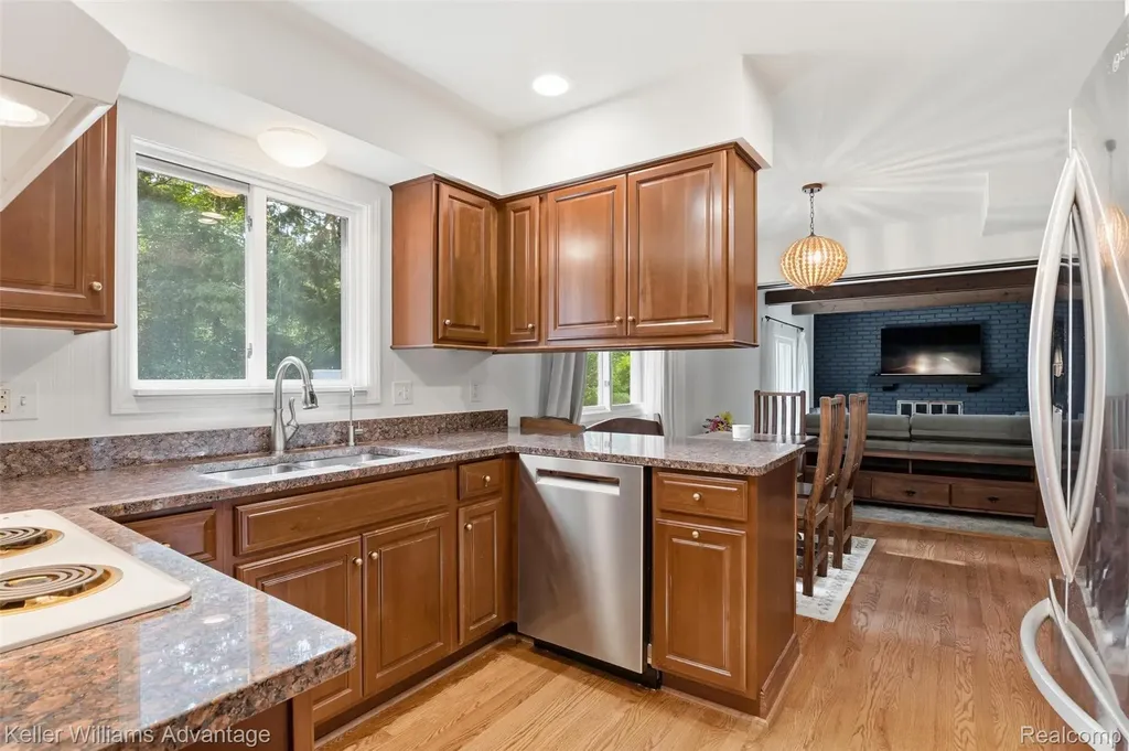 23229 Gilbar Street Novi City MI 48375