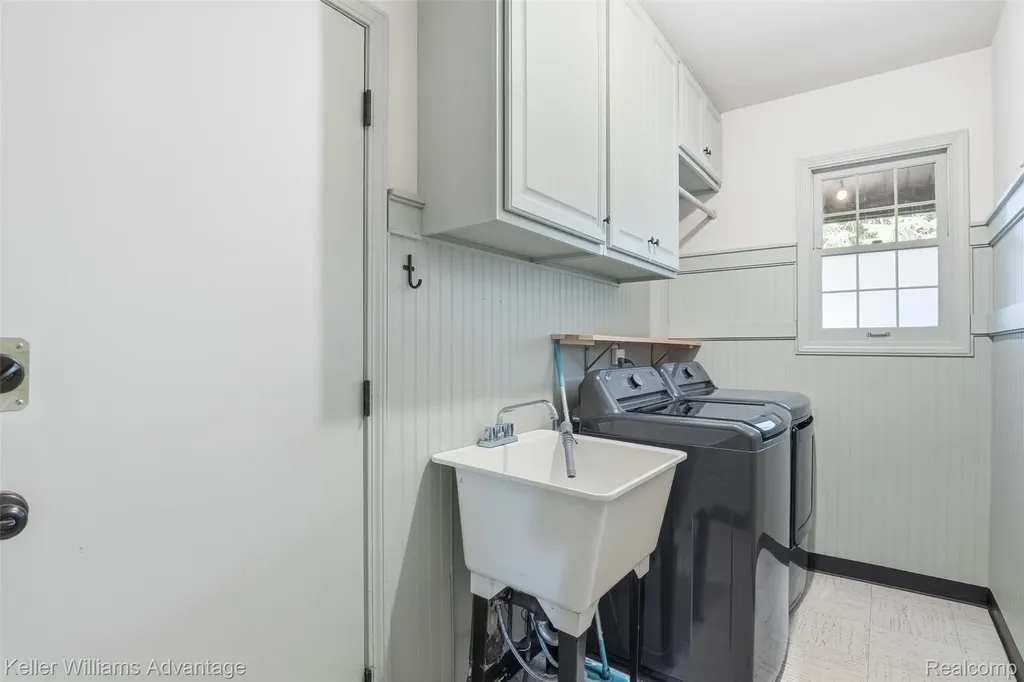 23229 Gilbar Street Novi City MI 48375