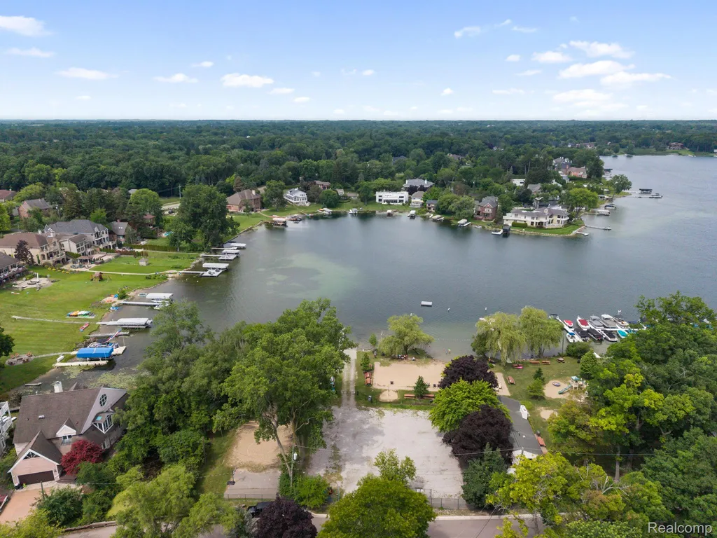 5775 Eastman Boulevard West Bloomfield Charter Township MI 48323
