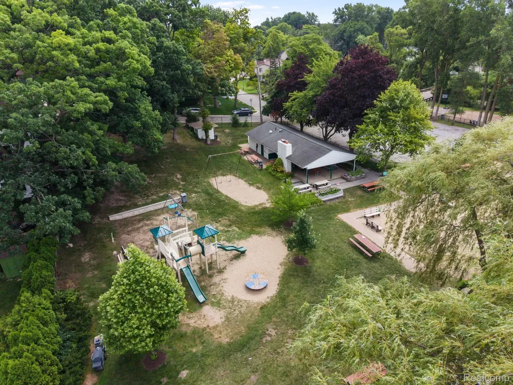 5775 Eastman Boulevard West Bloomfield Charter Township MI 48323