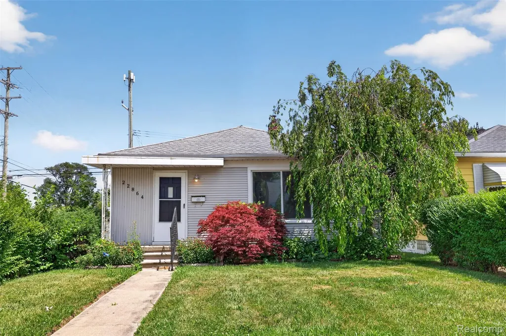 22864 Lambrecht Avenue Eastpointe City MI 48021