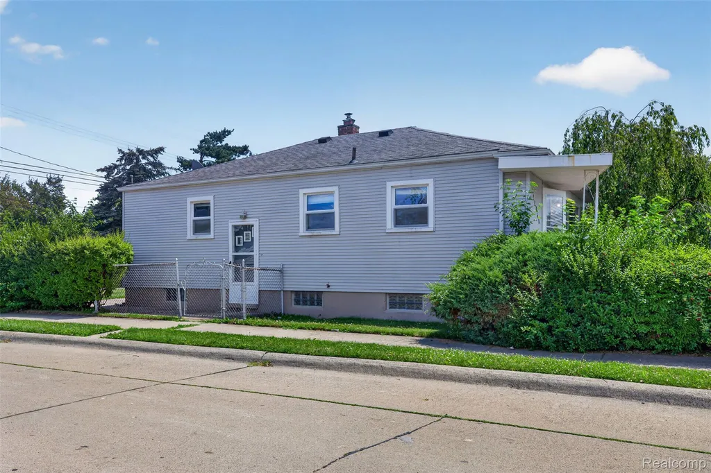 22864 Lambrecht Avenue Eastpointe City MI 48021