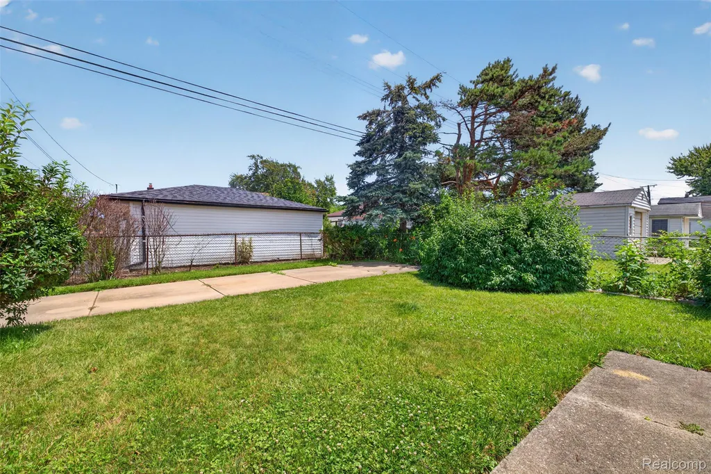22864 Lambrecht Avenue Eastpointe City MI 48021