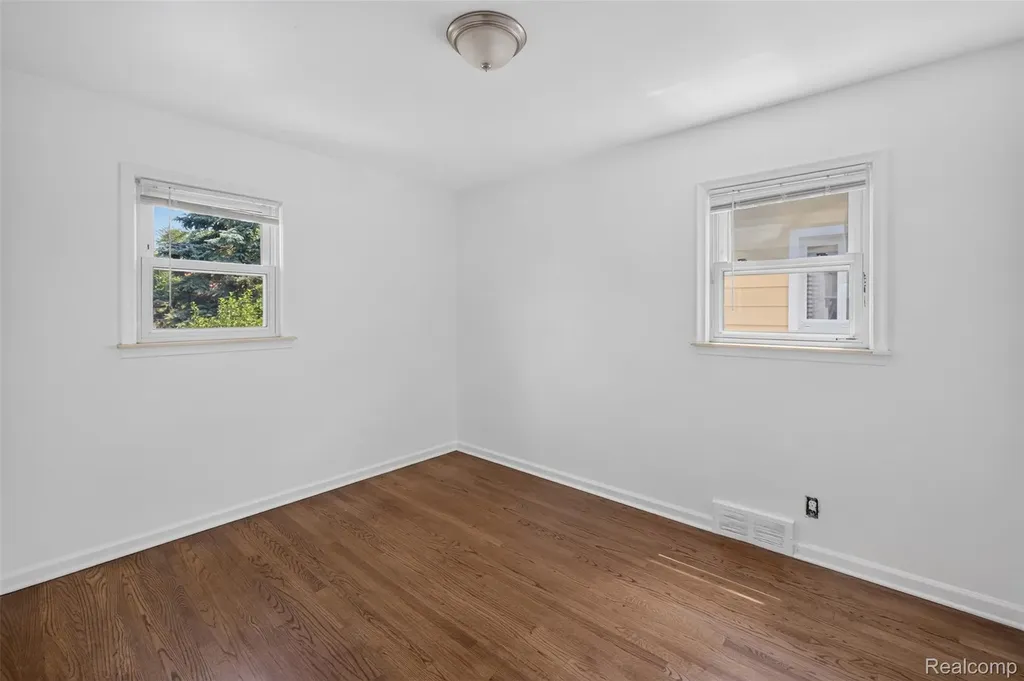22864 Lambrecht Avenue Eastpointe City MI 48021