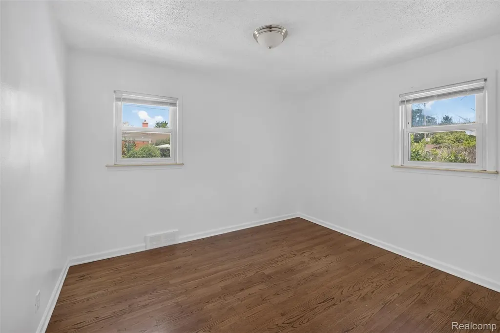 22864 Lambrecht Avenue Eastpointe City MI 48021