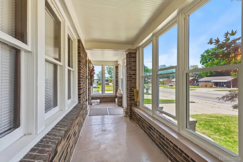 19116 Masonic Boulevard Roseville City MI 48066