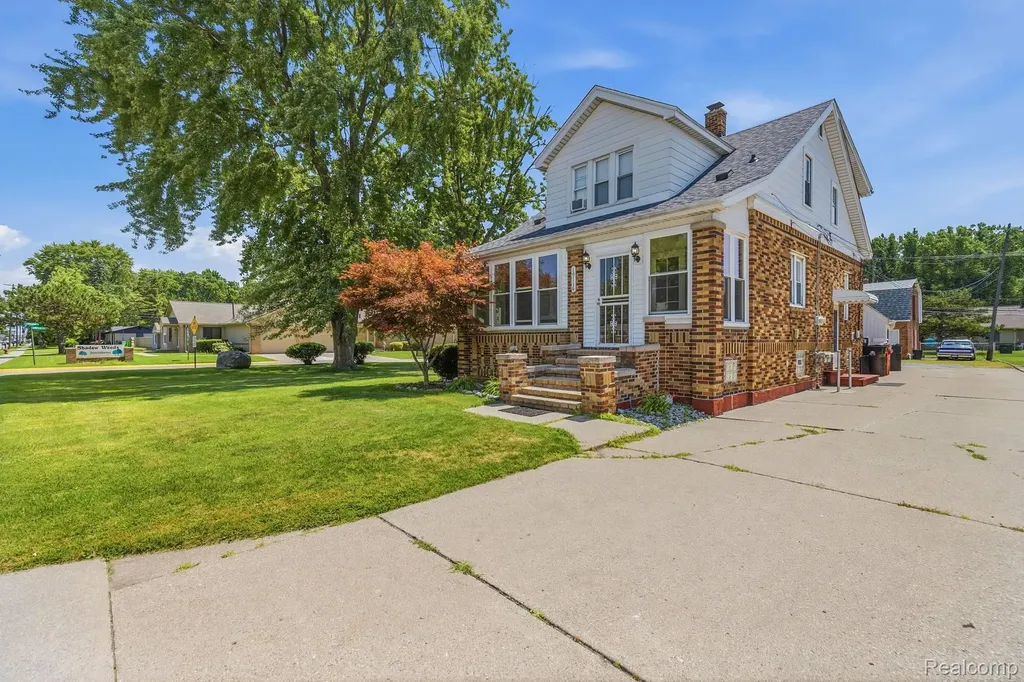 19116 Masonic Boulevard Roseville City MI 48066