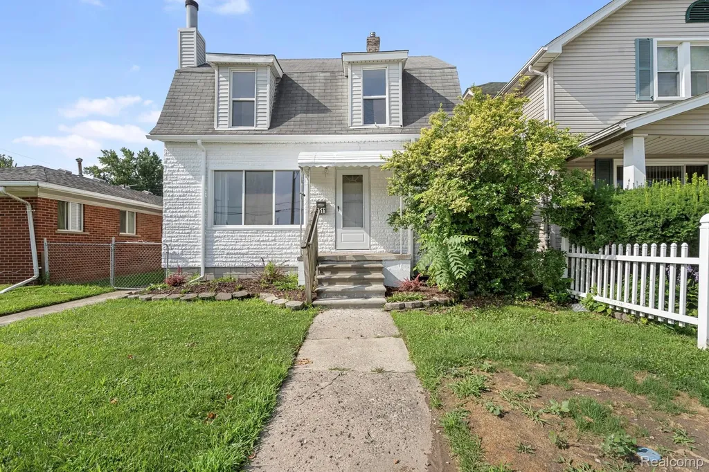 1507-11 Cleophus Parkway Lincoln Park City MI 48146