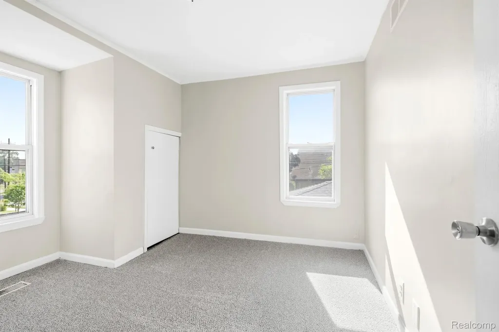 1507-11 Cleophus Parkway Lincoln Park City MI 48146