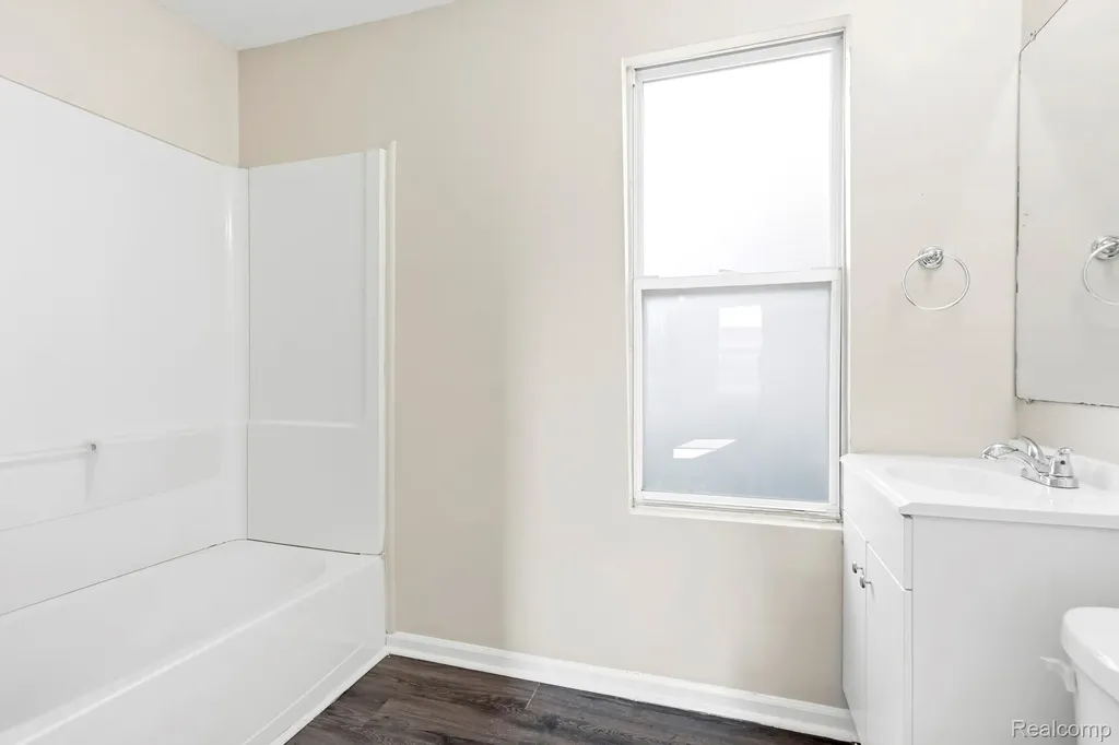 1507-11 Cleophus Parkway Lincoln Park City MI 48146