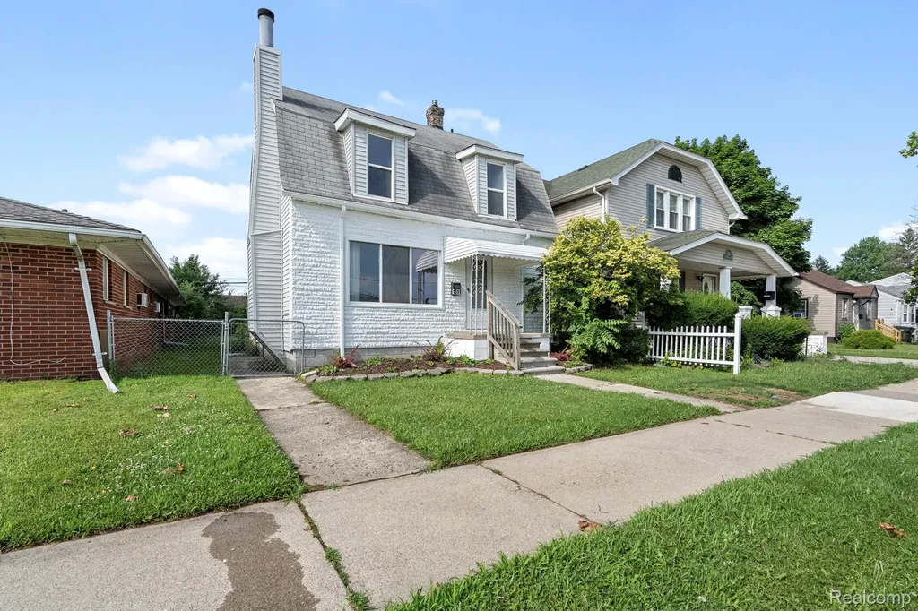1507-11 Cleophus Parkway Lincoln Park City MI 48146