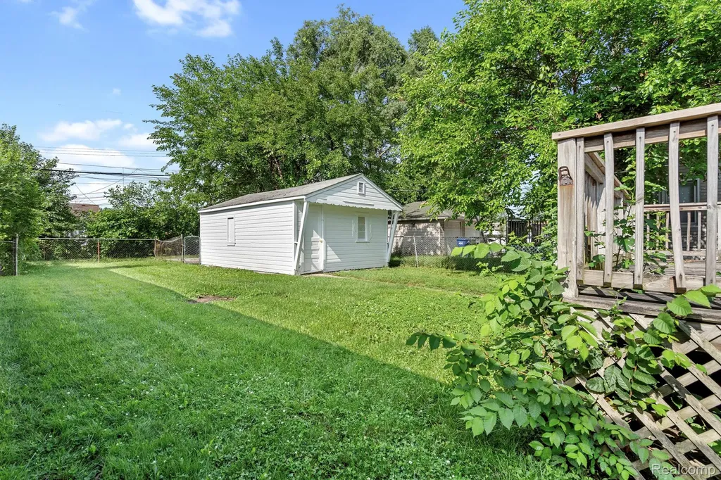 1507-11 Cleophus Parkway Lincoln Park City MI 48146