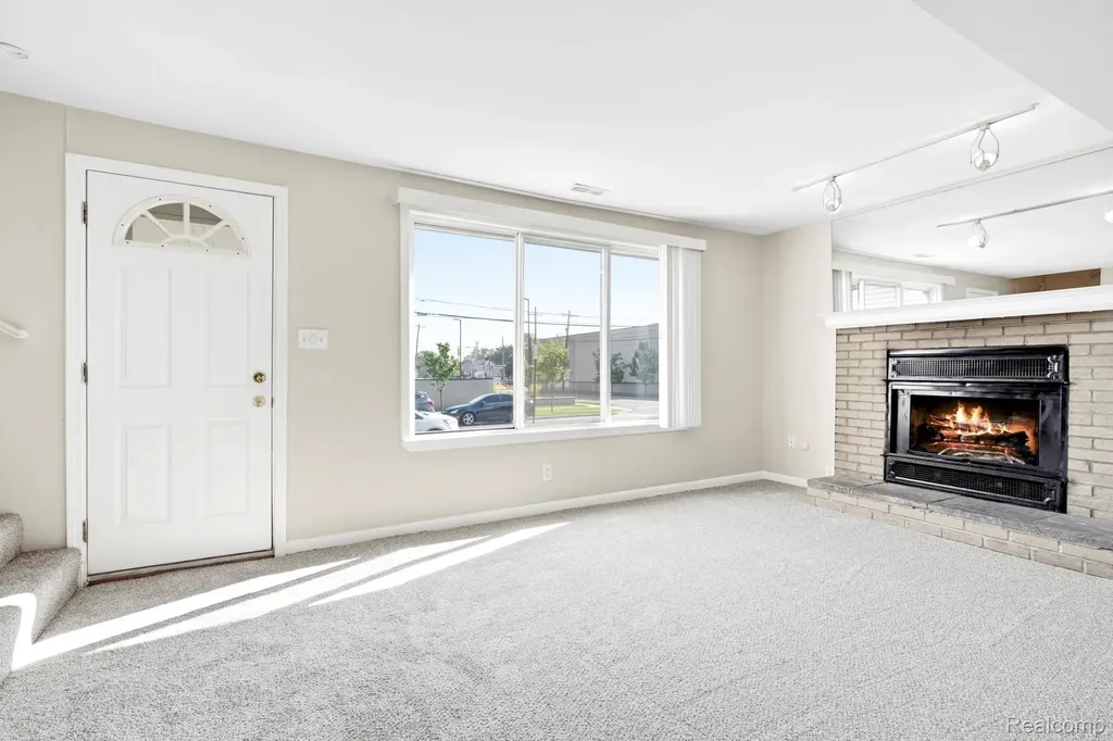 1507-11 Cleophus Parkway Lincoln Park City MI 48146