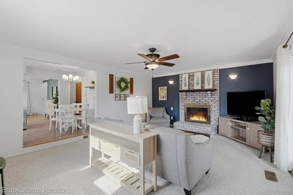 39209 Orangelawn Street Livonia City MI 48150