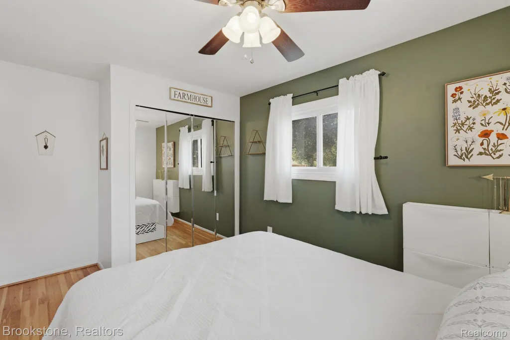 39209 Orangelawn Street Livonia City MI 48150