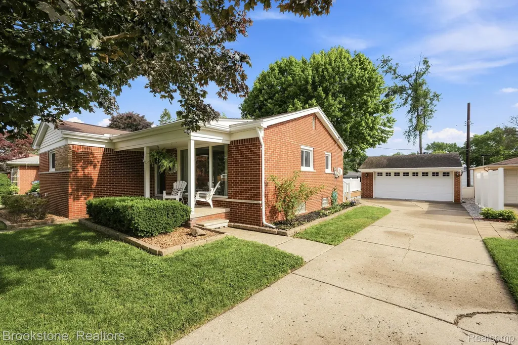 39209 Orangelawn Street Livonia City MI 48150
