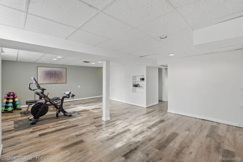 39209 Orangelawn Street Livonia City MI 48150