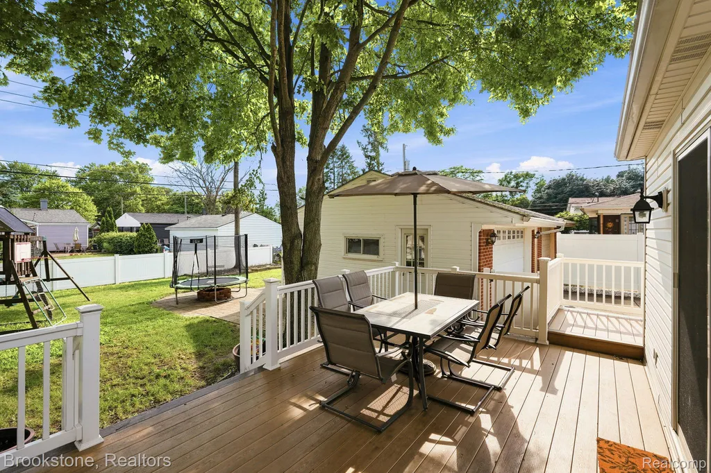 39209 Orangelawn Street Livonia City MI 48150